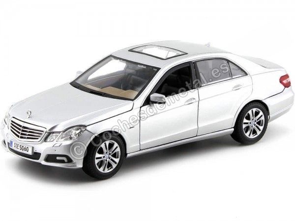 Cochesdemetal.es 2009 Mercedes-Benz Clase-E 350 CDi W212 Gris Metalizado 1:18 Maisto 31172