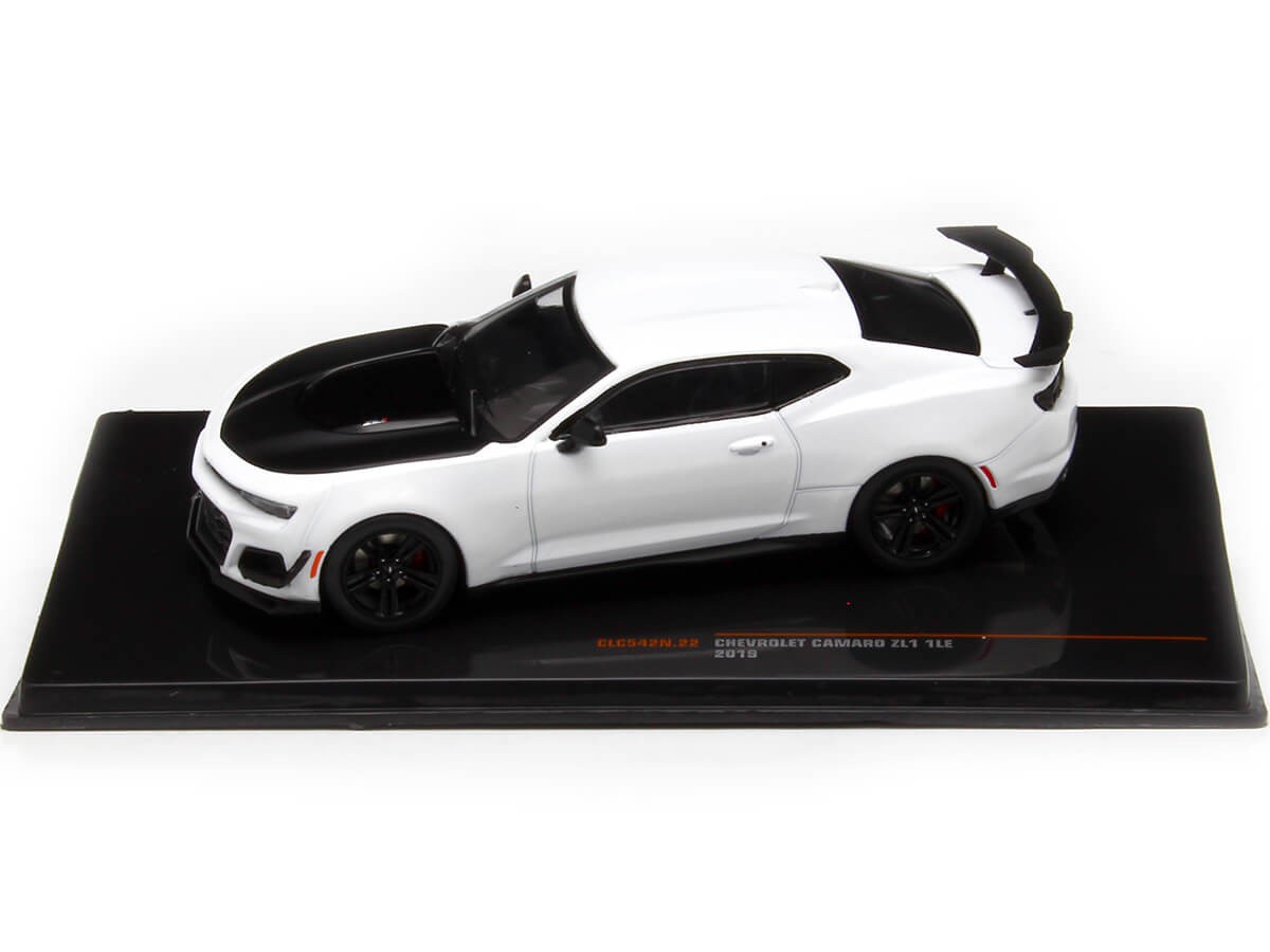 2019 Chevrolet Camaro ZL1 Blanco/Negro 1:43 IXO Models CLC542N.22