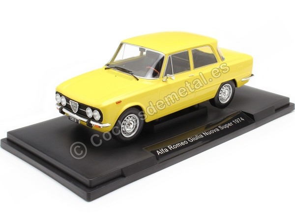 Cochesdemetal.es 1974 Alfa Romeo Giulia Nuova Super 1300 Amarillo Claro 1:18 MC Group 18334