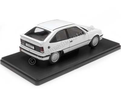 Cochesdemetal.es 1985 Opel Kadett E GSI 3 Puertas Blanco 1:24 WhiteBox 124221-O 2