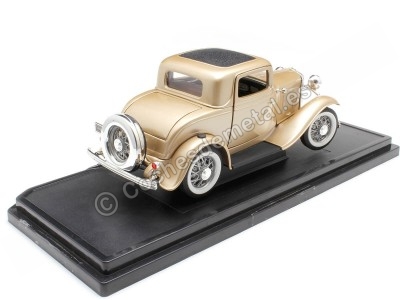 Cochesdemetal.es 1932 Ford 3-Windows Coupé Metallic Gold 1:18 Lucky Diecast 92248 2