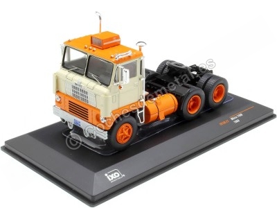 Cochesdemetal.es 1960 Cabeza Tractora White 7400 Beige/Naranja 1:43 IXO Models TR188.22