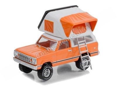 Cochesdemetal.es 1977 Dodge Ramcharger SE "The Great Outdoors Series 2" Naranja/Blanco 1:64 Greenlight 38030B