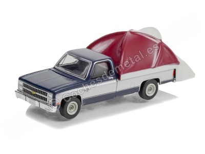 Cochesdemetal.es 1982 Chevrolet C-10 Silverado "The Great Outdoors Series 2" Azul/Plateado 1:64 Greenlight 38030D