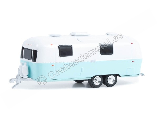 Cochesdemetal.es 1971 Caravana Airstream Double-Axle "Hitched Homes Series 13" Blanco/Azul 1:64 Greenlight 34130D