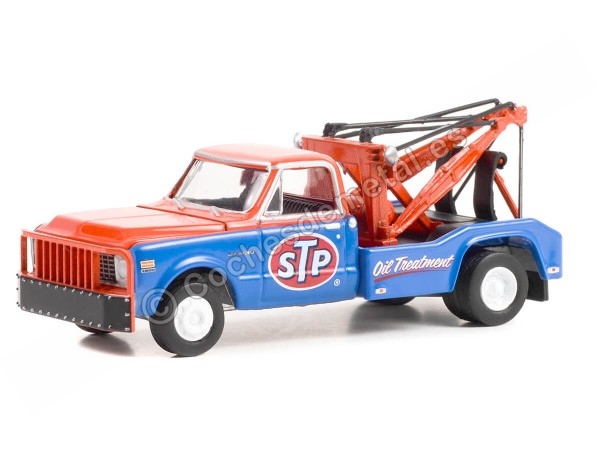 Cochesdemetal.es 1971 Chevrolet C-30 Grúa Aceites STP "Dually Drivers Series 11" 1:64 Greenlight 46110B