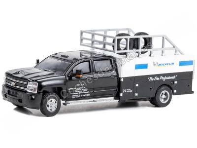 Cochesdemetal.es 2018 Chevrolet Silverado 3500 Servicio Michelin + Ruedas "Dually Drivers Series 12" Negro/Blanco 1:64 Greenl...