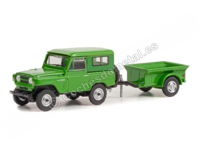 Cochesdemetal.es 1972 Nissan Patrol + Remolque 1/4 Tonelada "Hitch & Tow Series 25" Verde 1:64 Greenlight 32250A