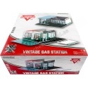 Cochesdemetal.es Taller Mecánico y Gasolinera con Tienda Vintage "Conoco" 1:64 Greenlight 57081