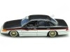 Cochesdemetal.es 1998 Ford Crown Victoria Lowrider Plateado/Negro Decorado 1:24 Motor Max 79024