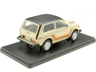 Cochesdemetal.es 1980 Lada Niva 5000 Beige Decorado 1:24 WhiteBox 124224 2