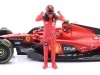 Cochesdemetal.es 2023 Ferrari SF-23 Fórmula 1 Nº55 Carlos Sainz + Figura del Piloto 1:24 Bburago 26809