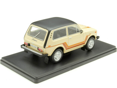 Cochesdemetal.es 1980 Lada Niva 5000 Beige Decorado 1:24 WhiteBox 124224 2