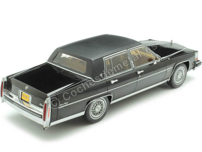 Cochesdemetal.es 1982 Cadillac Fleetwood Brougham Negro 1:18 MC Group 18250 2