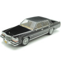 Cochesdemetal.es 1982 Cadillac Fleetwood Brougham Negro 1:18 MC Group 18250