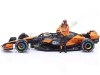 Cochesdemetal.es 2024 McLaren MCL38 Nº81 Oscar Piastri GP F1 Miami + Figura del Piloto 1:24 Bburago 28040