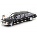 1983 Cadillac Presidential Limousine 1:24 Lucky Diecast 24098 Cochesdemetal 1 - Coches de Metal 