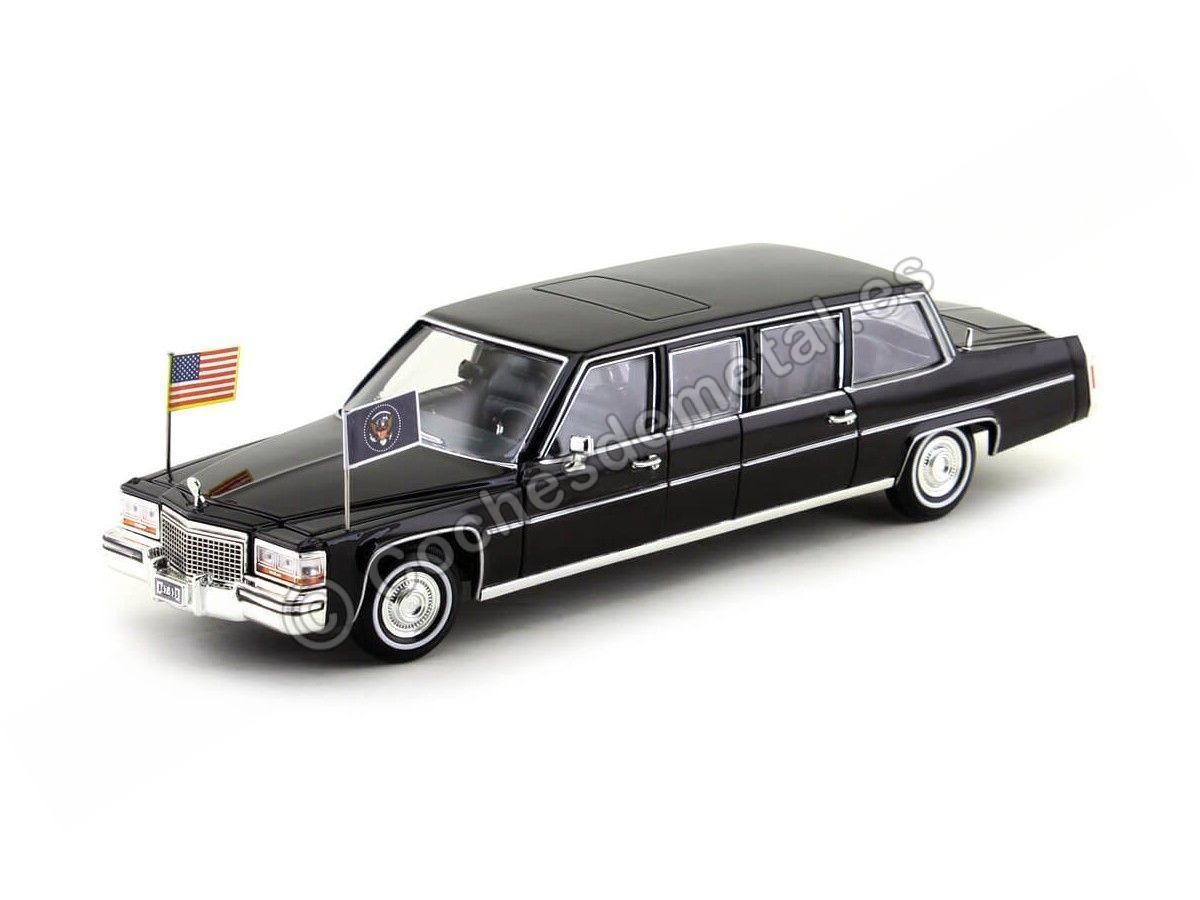 Road Signature 24098-1/24 Scale Diecast Model Toy Car 1983 Cadillac Presidential Limousine 
