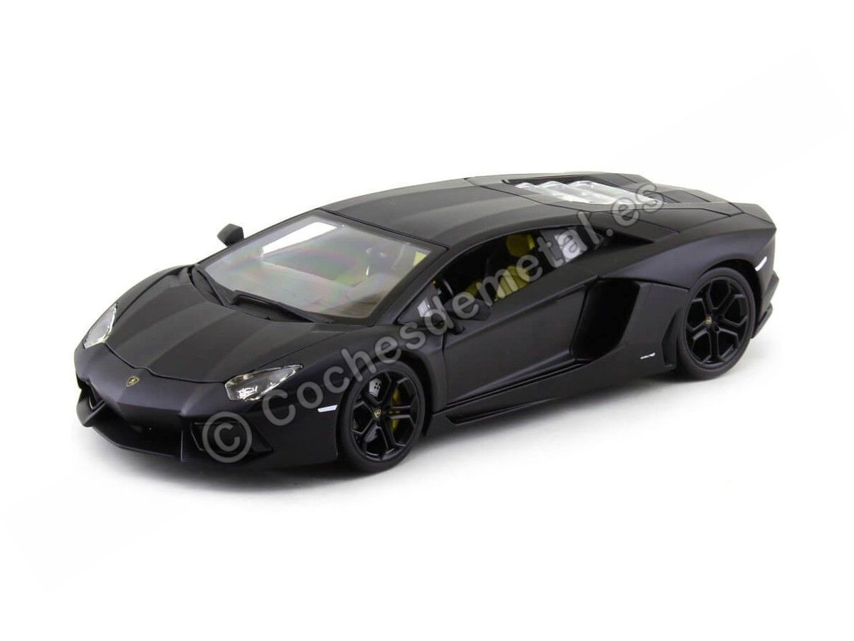 1:18 Lamborghini Aventador - Bburago (metal kit) 