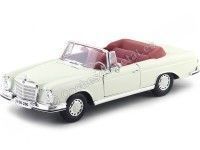 1967 Mercedes-Benz 280SE (W111) Cabrio Beige 1:18 Maisto 31811