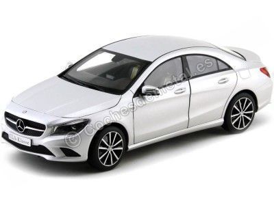 Cochesdemetal.es 2013 Mercedes-Benz Clase CLA C117 Polar Silver 1:18 Dealer Edition B66960130