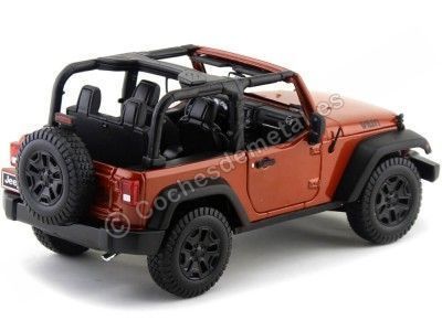 Cochesdemetal.es 2014 Jeep Willys Wrangler 3.6L Open Top Bronce 1:18 Maisto 31610 2