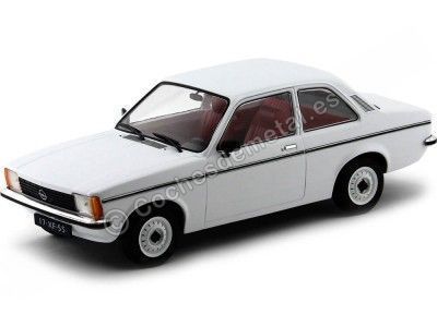 CARSDEMETAL.ES 1977 Opel Kadett C2 deux portes blanches 1:18 Triple-9 1800120