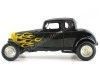 Cochesdemetal.es 1932 Ford Five-Window Coupe Negro con Llamas Amarillas 1:18 Motor Max 73171