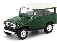 1967 Toyota Land Cruiser FJ40 Green-White 1:18 Triple-9 1800150