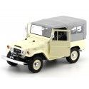 Cochesdemetal.es 1967 Toyota Land Cruiser FJ40 Beige-Grey 1:18 Triple-9 1800152