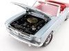 Cochesdemetal.es 1965 Ford Mustang conversível cinza prateado 1:18 Auto World AMM1103