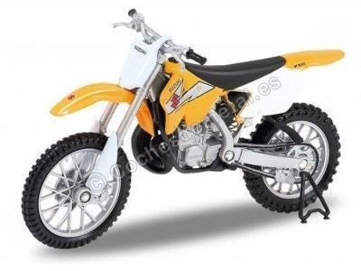 Cochesdemetal.es 2003 Suzuki RM250 jaune 1:18 Welly 12801