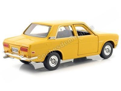 1971 Datsun 510 amarillo 1:24 Maisto 31518 Cochesdemetal.es 2