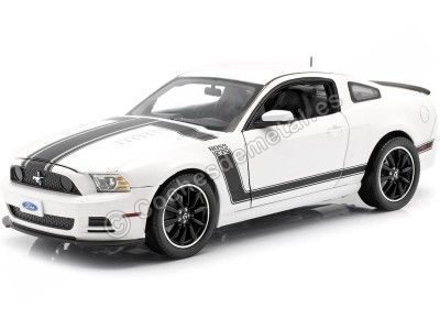 2013 Ford Mustang BOSS 302 Blanco 1:18 Shelby Collectibles 452 Cochesdemetal.es