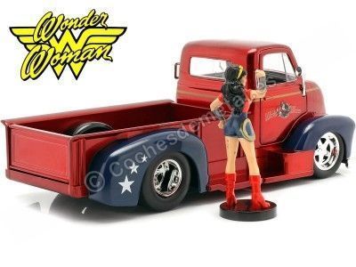 1952 Chevrolet COE Pickup Custom + Figura Wonder Woman 1:24 Jada Toys 30453/253255010 Cochesdemetal.es 2