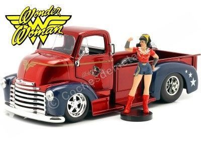 1952 Chevrolet COE Pickup Custom + Figura Wonder Woman 1:24 Jada Toys 30453/253255010 Cochesdemetal.es
