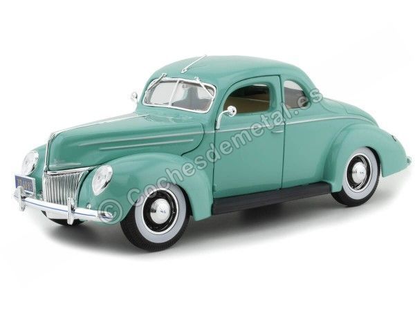Cochesdemetal.es 1939 FORD DELUXE TUDOR GREEN LIGHT 1:18 MAISTO 31180