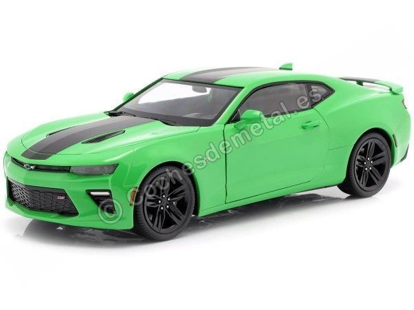 Cochesdemetal.es 2017 Chevrolet Camaro SS Verde 1:18 Auto World AW244