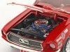 Cochesdemetal.es 1968 Ford Mustang Fastback "Sandy Elliot" Rojo / Blanco 1:18 Auto World AW259