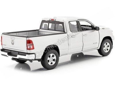 Cochesdemetal.es 2017 Dodge Ram 1500 Silver 1:27 Welly 24104 2