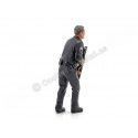 Cochesdemetal.es Figura de resina "Oficial de Policía II" 1:18 American Diorama 24012