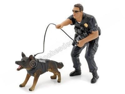 Figura de Resina "Unidad K9 Oficial de Policía II + Perro Policía" 1:18 American Diorama 38164 Cochesdemetal.es