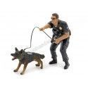 Cochesdemetal.es Figura de Resina "Unidad K9 Oficial de Policía II + Perro Policía" 1:18 American Diorama 38164