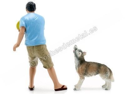 Cochesdemetal.es Figura de Resina "Perro Jugando con Chico" 1:18 American Diorama 23889 2