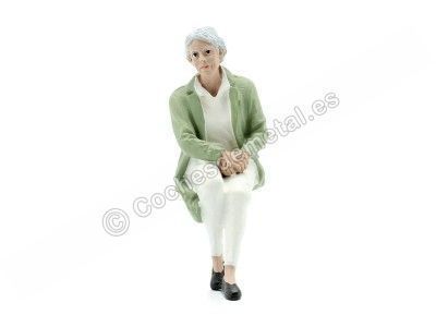 Figura de Resina "Anciana Sentada" 1:18 American Diorama 38235 Cochesdemetal.es