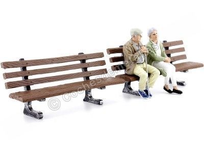 Figura de Resina "Ancianos Sentados en Bancos del Parque" 1:18 American Diorama 38234 38235 38435 Cochesdemetal.es 2