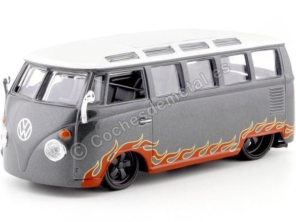 Cochesdemetal.es 1963 Volkswagen VW Samba Bus Outlaws Gris con Llamas 1:25 Maisto Design 31022