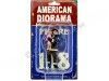Cochesdemetal.es Figura de Resina "Bombero Salvando una Vida" 1:18 American Diorama 77460