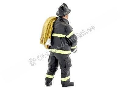 Carsdemetal.es Resin Figure "Firefighter Finid" 1:18 American Diorama 77462 2