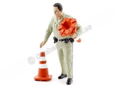 Figura de Resina "Policía de Tráfico Colocando Conos" 1:18 American Diorama 77464 Cochesdemetal.es